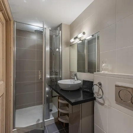 Cosy, Proche Des Pistes A Courchevel, 7 Pers, Parking, Terrasse Et Wifi - Fr-1-563-25 아파트 쿠쉐벨