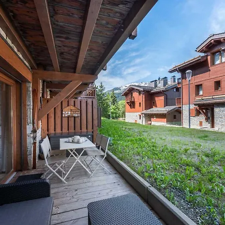 Familial à Avec Terrasse Et Parking Couvert - Fr-1-563-25 *